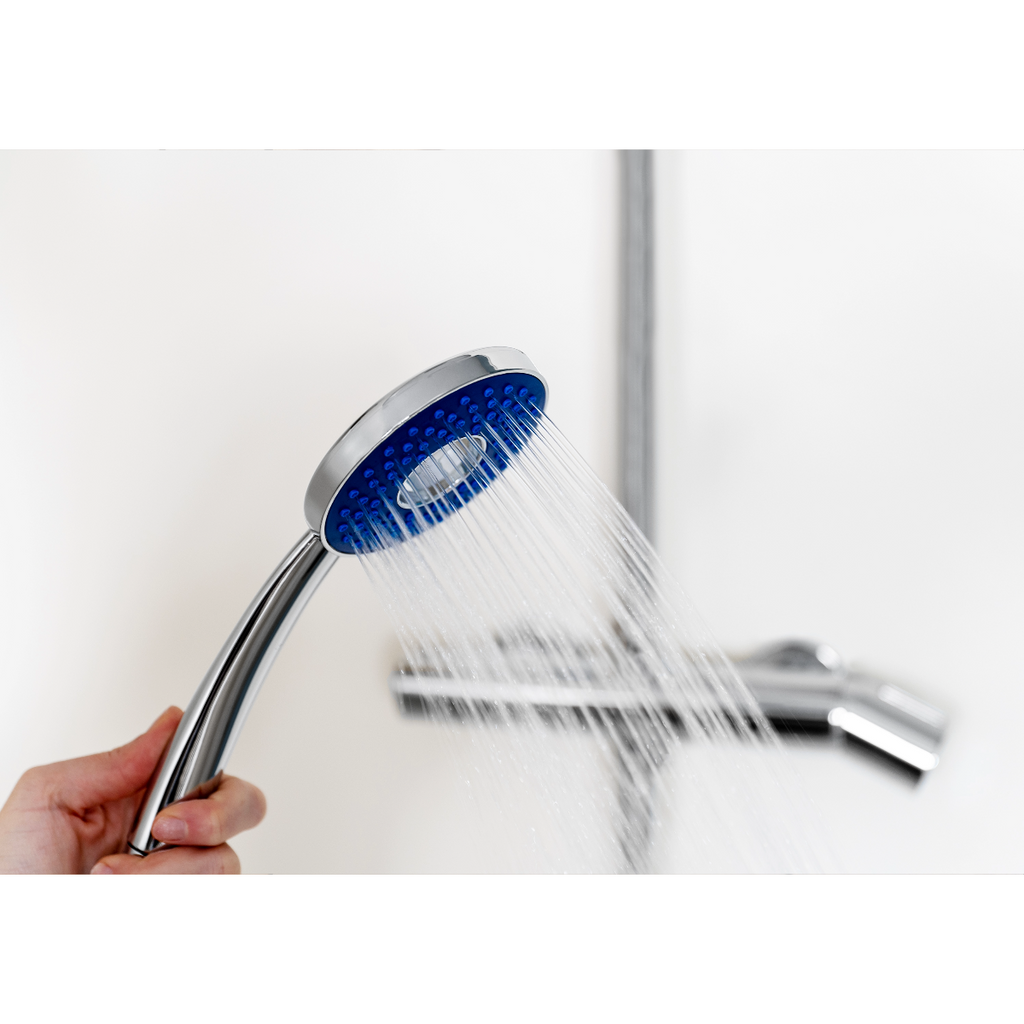 Pommeau de douche bleu chrome